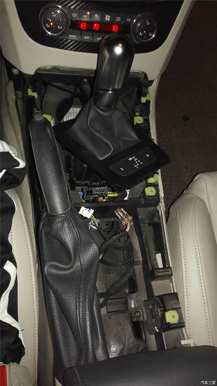 发个绝对的技术贴,4s店都不一定会,自己更换中央通道扶手箱.
