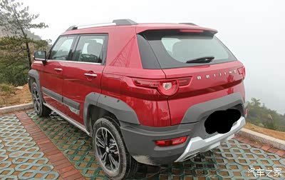 那次陪朋友去4s店刚看到台准备交车红色bj20立马喜欢随后订车爽快