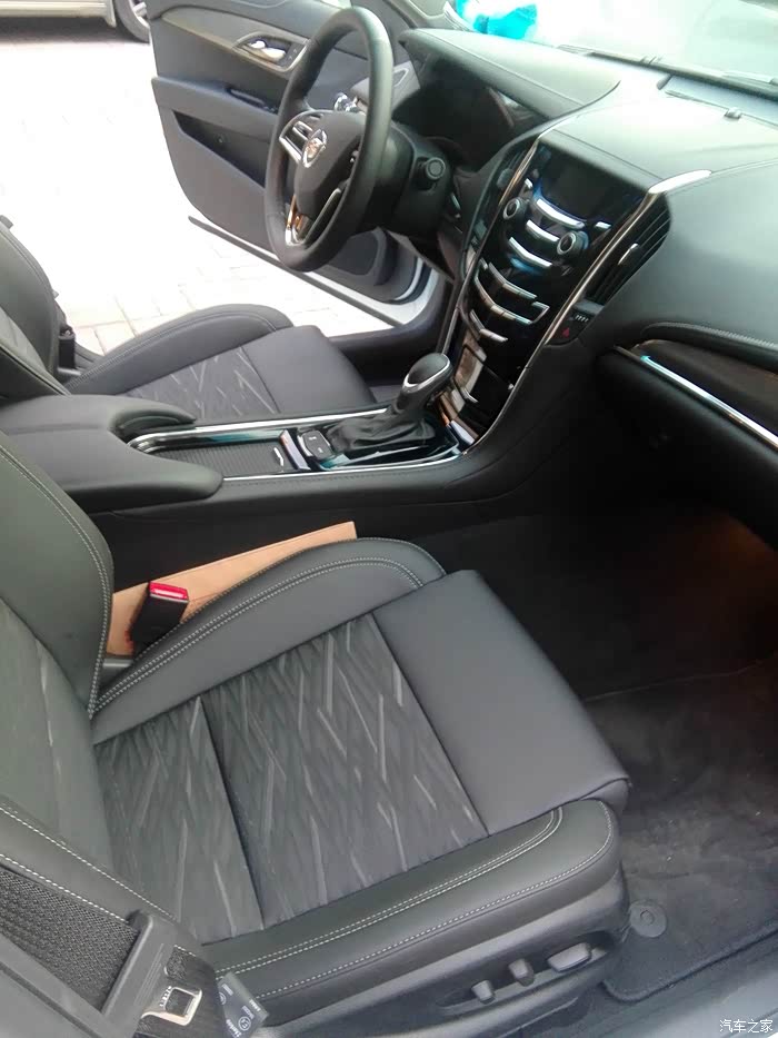 梦想终于实现,提凯迪拉克atsl白色舒适