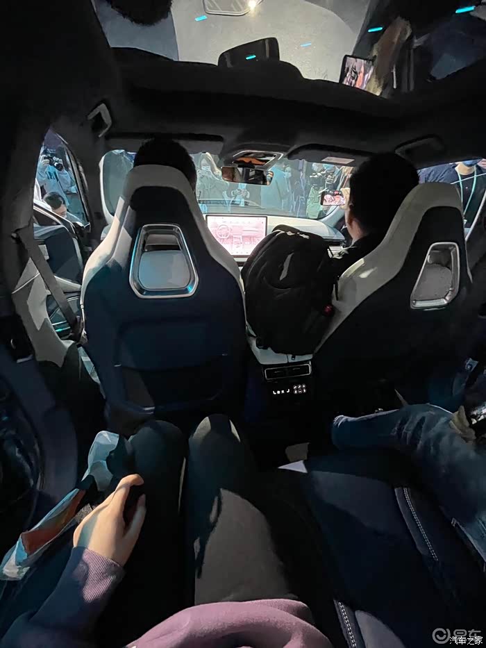 极氪001后排空间很ok,别整体空间很棒