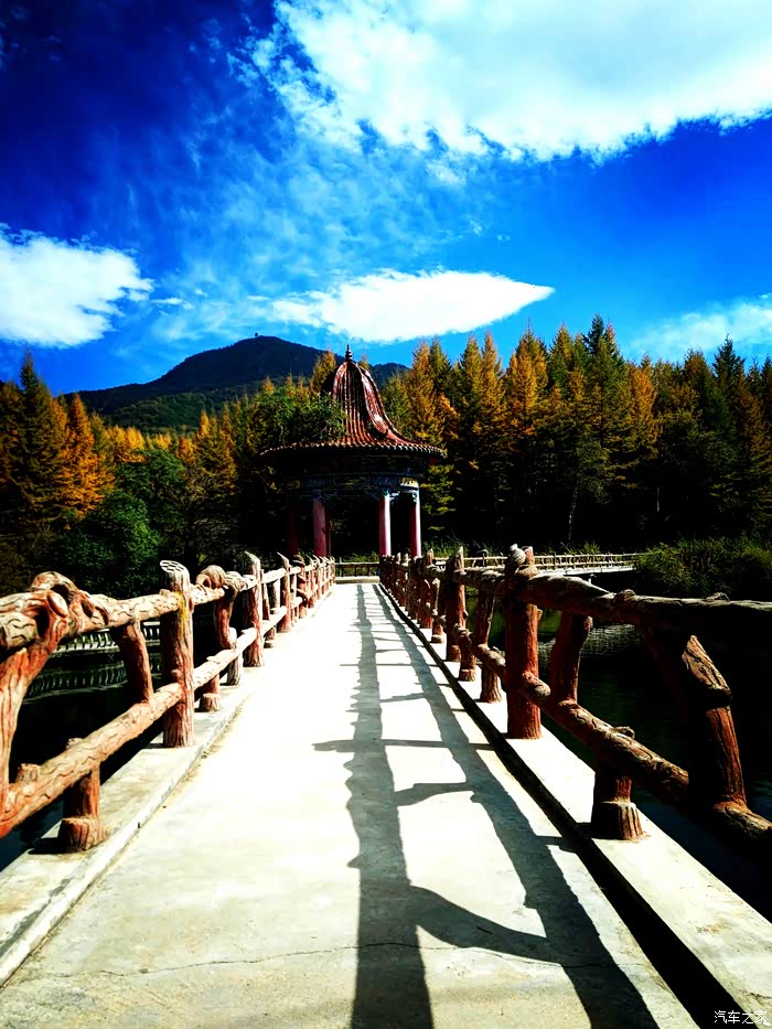 康乐药水峡赏金秋美景