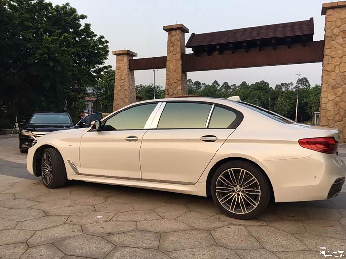 18款宝马5系m运动套装车窗饰条安装效果质量杠杠的黑色改装银色