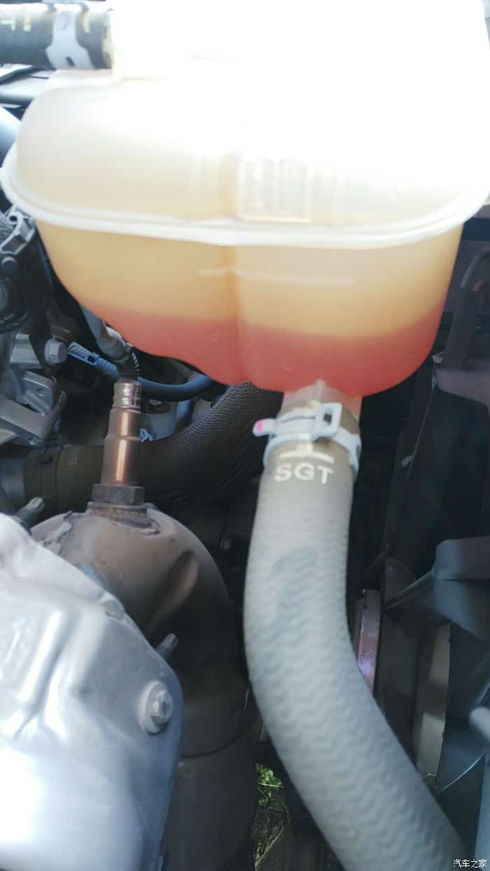 请大家看看我这冷却液壶正常不