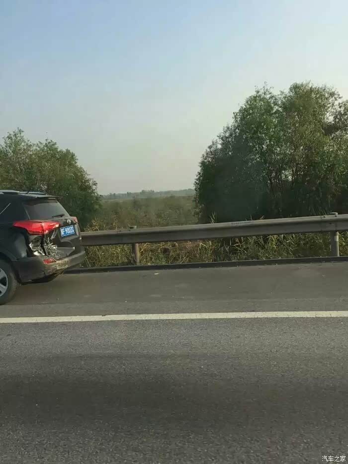 荣乌高速霸州段车祸