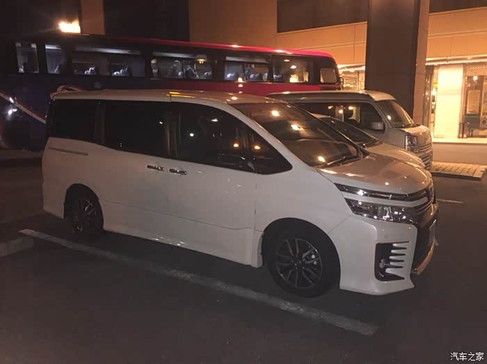 香港订了台威尔法确实便宜好多啊