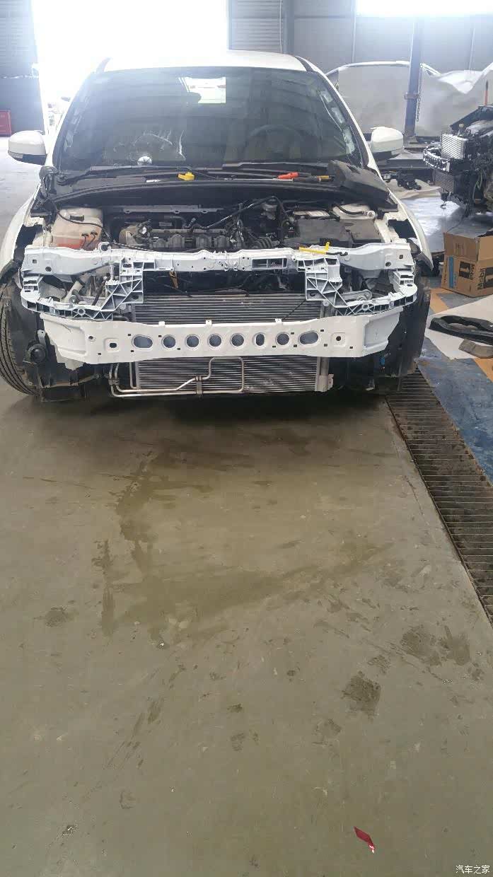 福睿斯秒杀日系20万以下的防撞梁