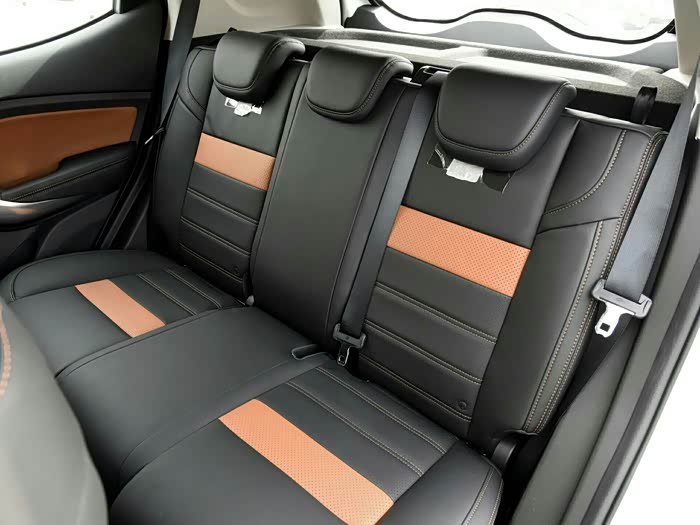 哪位大神能发下元后排儿童安全座椅接口的图片吗?