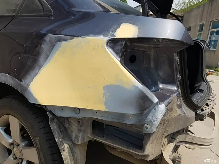 后翼子板钣金喷漆