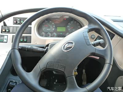 方向盘,此方向盘造型被国内很多客车和卡车厂商所共用