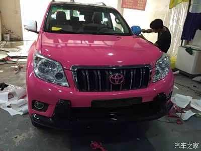 粉色霸道 估计是这里第一辆