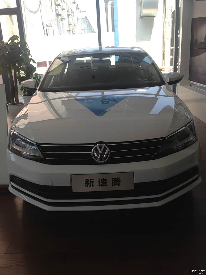 前脸来一张,非常喜欢速腾这个有棱角的脸,看起来很有安全感!