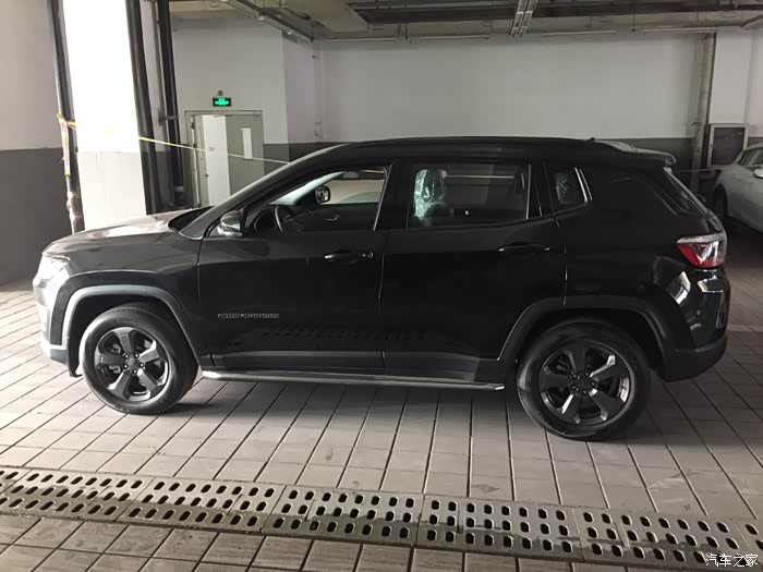 最帅黑色指南者