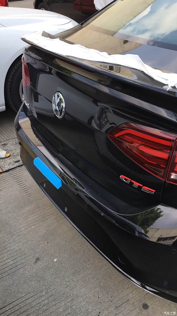 黑色凌渡gts到店准备提车