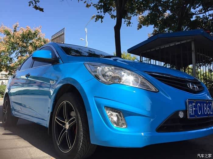 瑞纳全车贴膜大灯改装更新