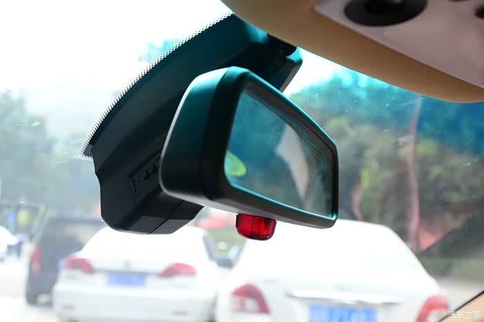 e60宝马5系安装专车专用隐藏式行车记录仪多图申精