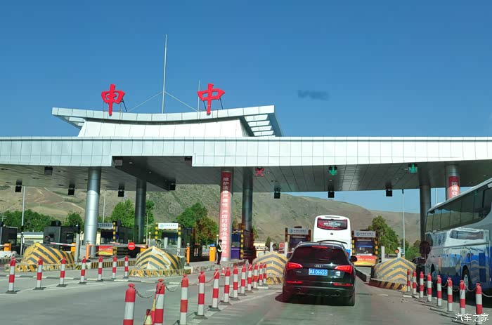 连霍高速多巴收费站 由湟源经刚察,乌兰前往德令哈,上午9点半,到达连