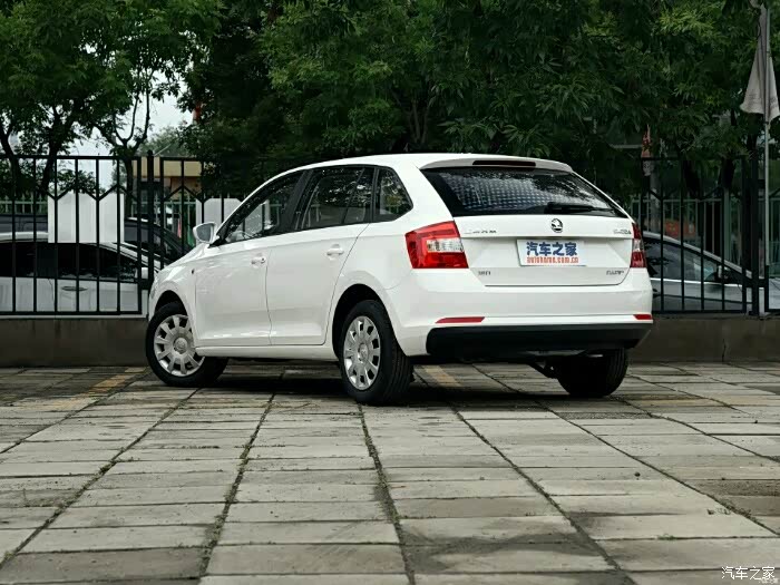 刚买的白色斯柯达昕动想换t70自动挡的