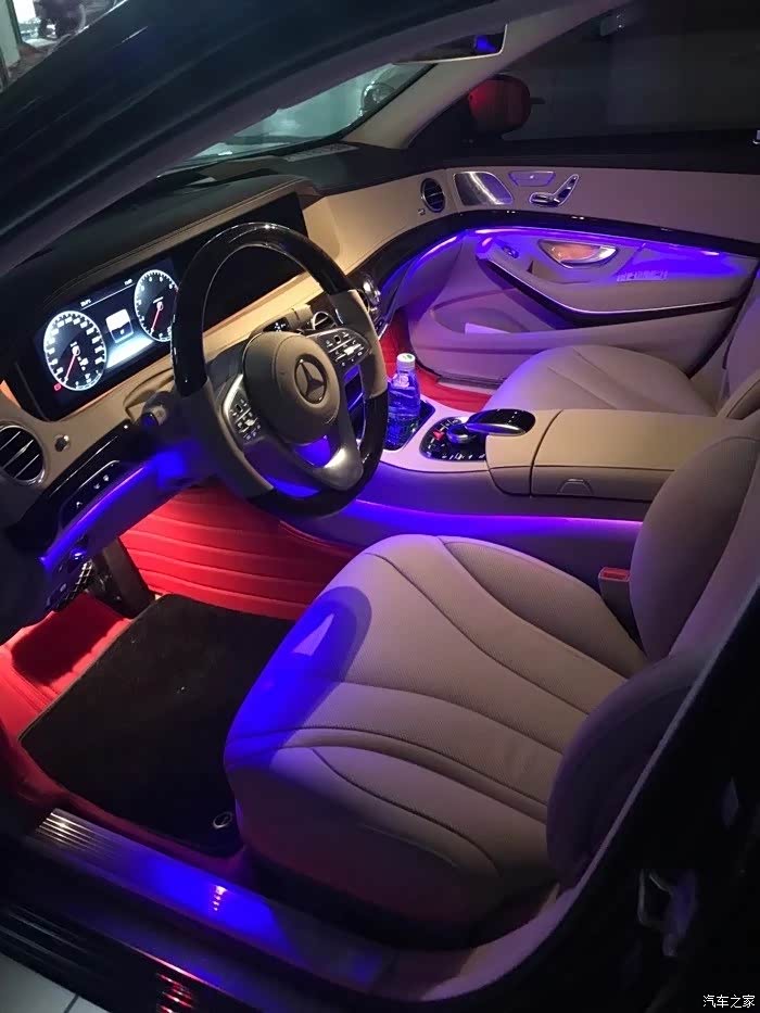 嗯嗯,这个可以有.而且奔驰s氛围灯甩宝马7系十条街,更有情调