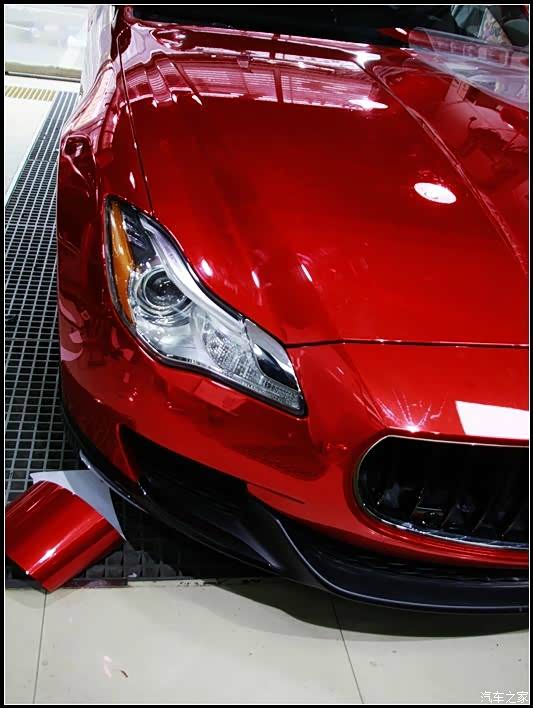 玛莎拉蒂车身贴膜改色 超级变换形态 耀眼的红 惹火的红