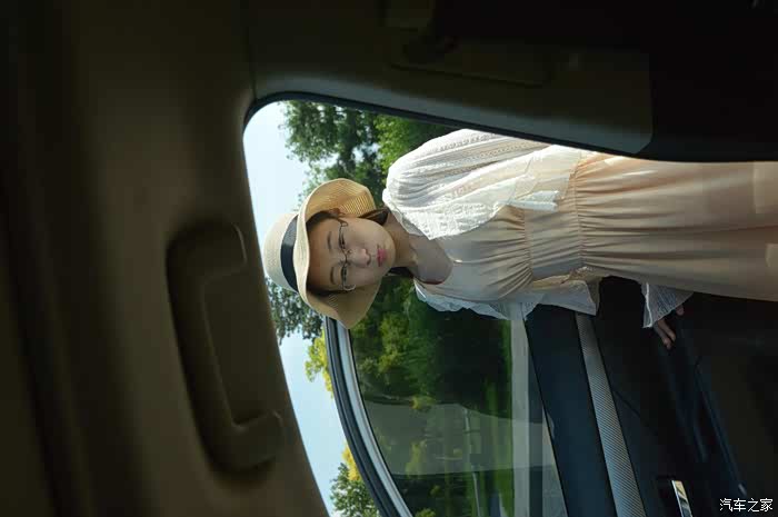 媳妇当车模清新媳妇素颜出镜