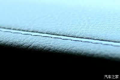 看去皮方就定真皮用料绝对到位像某些德系品牌都拿搪塑工艺来忽悠人