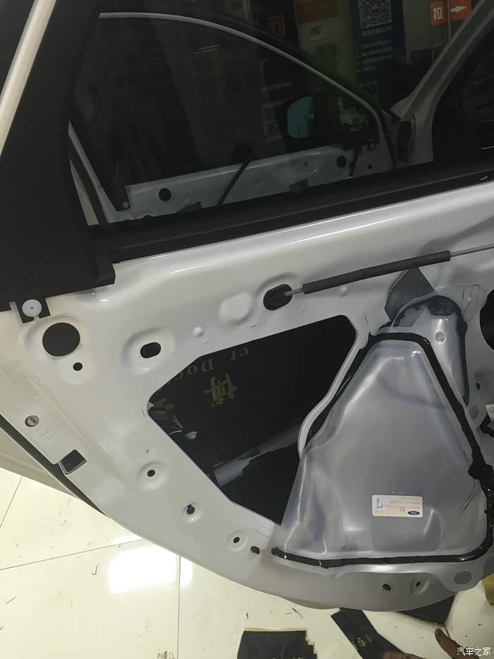 新福睿斯加装美国crossfire交叉火力dsp功放和四门豪华隔音