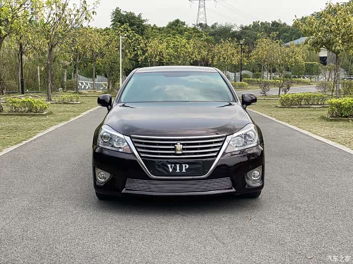 出12年8月大嘴丰田皇冠