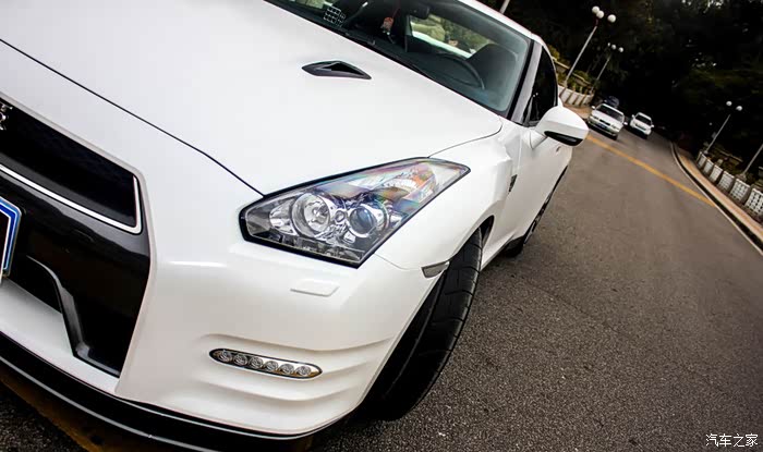 日产尼桑gtr珠光白【车身改色贴膜作品】