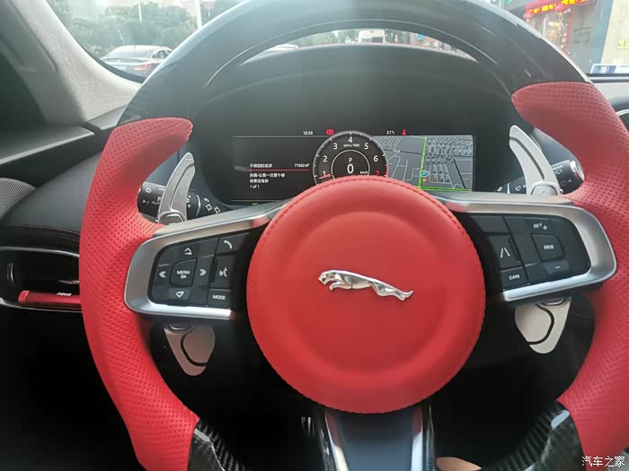 骚红色的方向盘