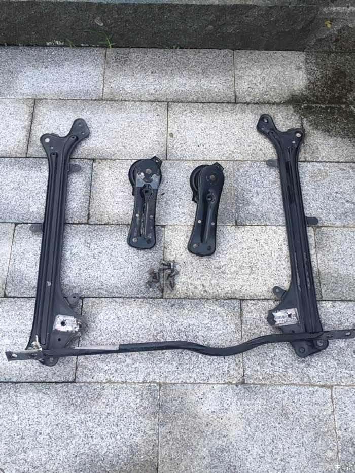 出锐志底盘加强件