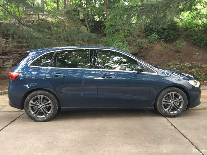 327 | 回复: 5 奔驰b级论坛 谁有21款水洗蓝颜色的?