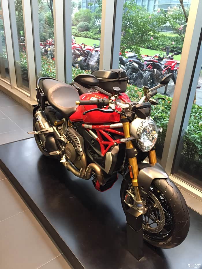 实拍上海哈雷杜卡迪