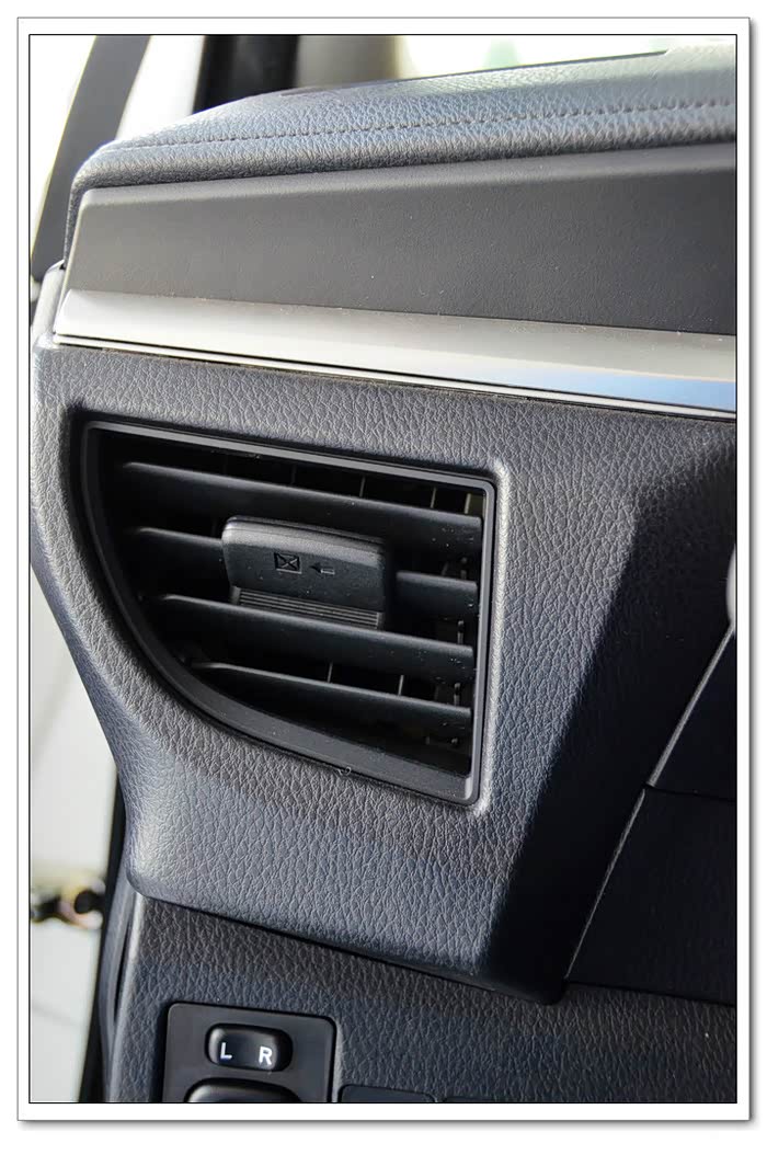 左侧空调出风口特写