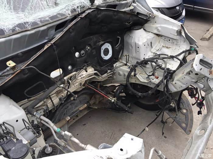 730令人心寒的气囊撞成这样居然没弹出