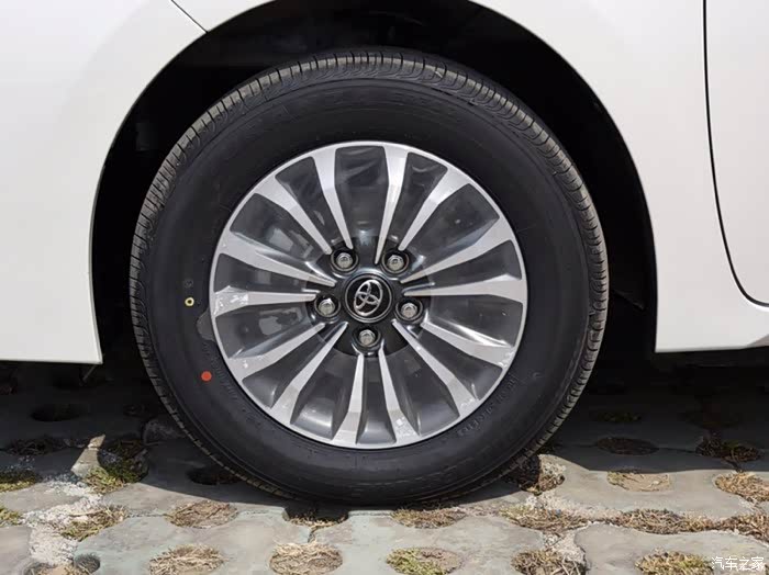 卡罗拉1.2t gl 原装版本轮胎