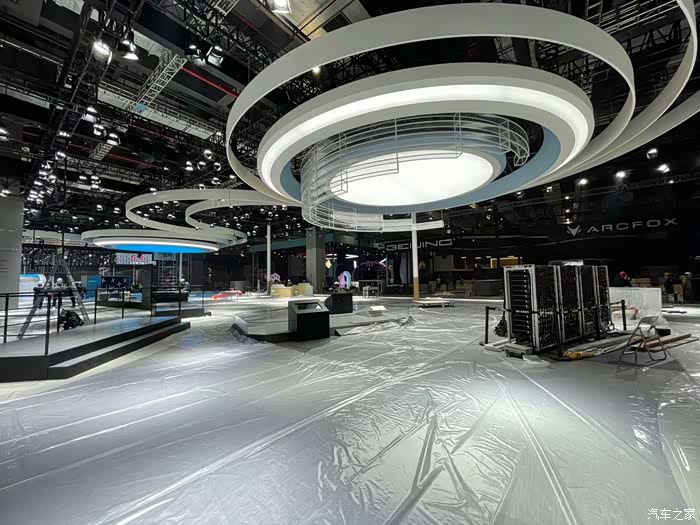 时光穿梭机 现代展台2