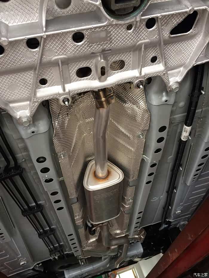 底盘装甲喷涂随拍