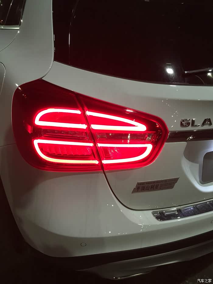 图片有点乱  美丽的尾灯