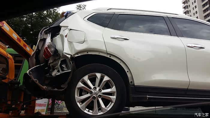 昨天遇到奇骏追尾