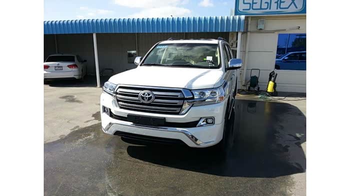 清一色2016款白色新陆巡白色新陆巡白色新陆巡