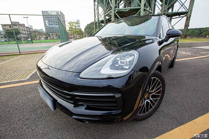 保时捷cayenne月光蓝外景实拍