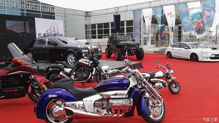 黑se亡灵2016年第8届中国中部南昌国际汽车文化节