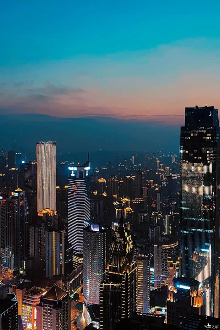 打卡天空之眼感受重庆山城魅力