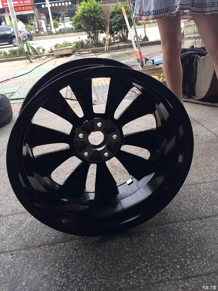 出全新12年起亚k5战斧轮毂一只