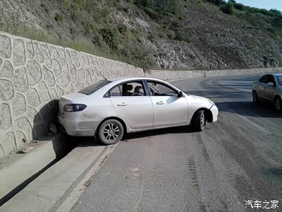 一个甩尾引起的大事故~~~_悦翔论坛_手机汽车之家