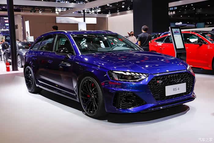 【图】作为rs家族中的一名成员,奥迪rs 4采用了经典的家族式设计_车展