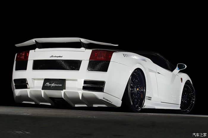 兰博基尼盖拉多小牛加上宽体包围凶悍不是一点点视觉很冲击