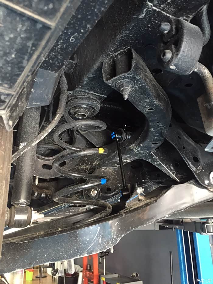 加装原厂后防倾杆会有异响吗