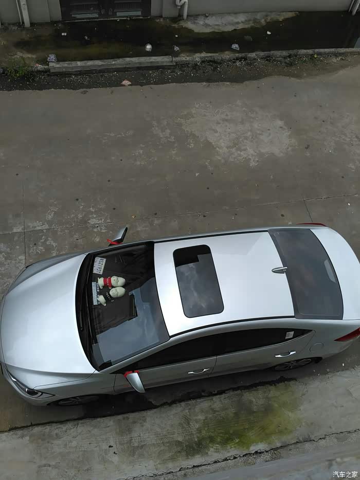 前辈们,来几张银色领动实拍图呗