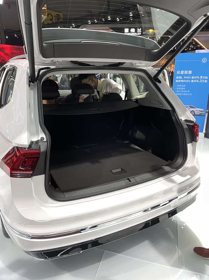 大众途观后备箱